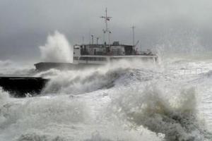 В Крыму из-за непогоды остановлена работа Керченской переправы