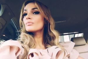 Телеведущая Алена Водонаева стала обладательницей нового роскошного автомобиля