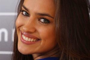 Модель Ирина Шейк поделилась с поклонниками эротичным фото из личного архива