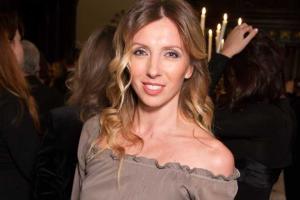 Жена режиссера Федора Бондарчука поразила поклонников сногсшибательной фигурой