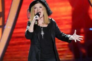 Алла Пугачева встретила год огненной обезьяны в черном наряде