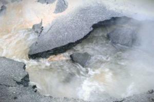 Фатальная прогулка: на Камчатке три друга второклассника сварились в канаве с кипятком возле стен родной школы 