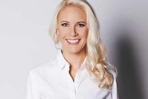 Телеведущая Елена Летучая выложила в Сеть фото с подросшей дочерью