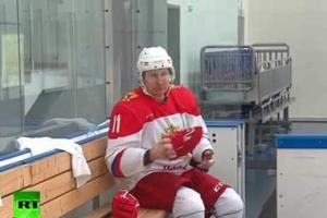 В Сеть попало видео с хоккейной тренировки Путина в Сочи