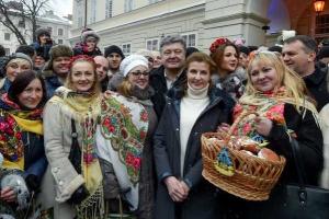 Порошенко с семьей побывал во Львове на рождественской ярмарке
