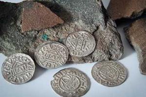 Клад века: в Чехии найдены хорошо сохранившиеся 700 средневековых монет
