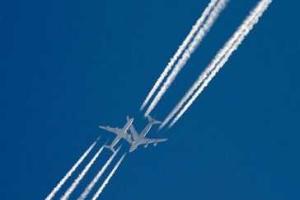 В небе над Москвой чуть не столкнулись два самолета