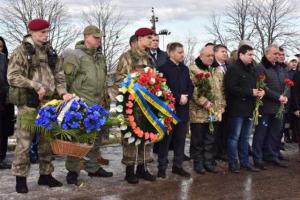 На Донетчине состоялся реквием в память о погибших под обстрелом на блокпосту №5: "Я Волноваха"