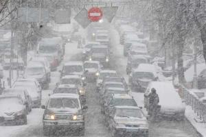 В Киеве ожидается осложнение погодных условий: водителей призывают быть внимательными на дорогах