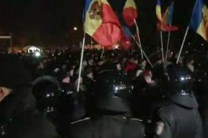 Жители Молдовы собрались на масштабный протест в центре Кишинева