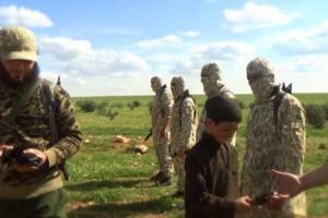 В Сирии боевики ИГИЛ публично казнили подростка за "измену"