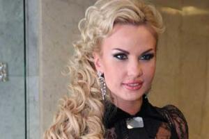 Певица Камалия впервые показала публике лица своих дочерей