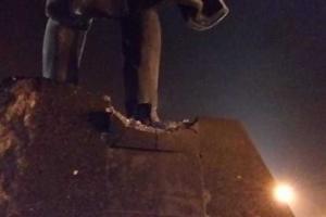 Ночной Донецк сотряс мощный взрыв: в центре города неизвестные пытались взорвать памятник Ленину
