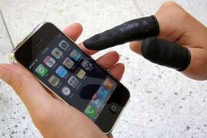 Ученые доказали, что на поверхности сенсорных телефонов больше микробов, чем в унитазе и на подошве ботинок