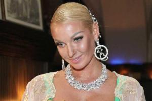 Обнаженная Анастасия Волочкова заинтриговала поклонников сообщением о свадьбе 