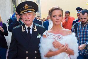 Поклонники Ивана Краско в восторге от романтической фотосессии актера с молодой женой 