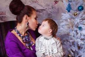 Актриса Эвелина Бледанс вышла на сцену Кремля с младшим сыном