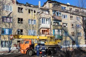 Спасатели продолжают работу на месте взрыва в жилом доме города Украинска