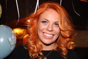 Певица Анастасия Стоцкая поделилась с поклонниками архивным фото из детства