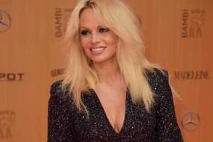 Звезда "Playboy" Памела Андерсон подарила поклонникам пикантное фото