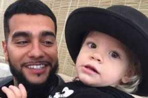 Рэпер Тимати отдыхает на курорте и приучает к серфингу маленькую дочь