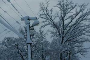 Непогода оставила без электроэнергии жителей почти 300 сел Украины