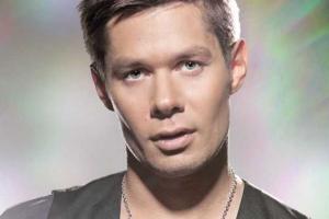 Певец Стас Пьеха неприятно шокировал фанатов своим снимком в рваных плавках