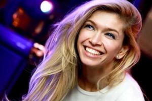 Певица Вера Брежнева ошеломила поклонников кокетливым образом в новой фотосессии