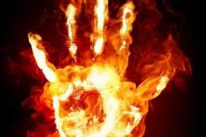 В Азербайджане мужчина попытался сжечь себя из-за банковских кредитов