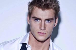 Актер и певец Алексей Воробьев рассказал, как складывается его жизнь после тяжелого инсульта 