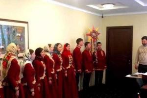 В соцсетях смеются над "мэром" оккупированной Горловки, слушающим украинские колядки