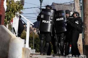 В США мужчина, поругавшись с подругой, ворвался в отель и захватил заложников: 11 детей в руках бандита