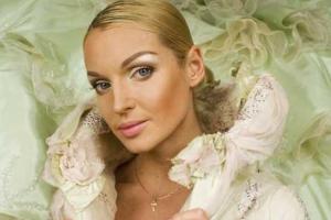 Сеть "взорвали" пародии на Анастасию Волочкову  