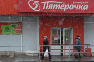 Житель Питера, подозреваемый в краже колбасы, открыл стрельбу по охраннику супермаркета