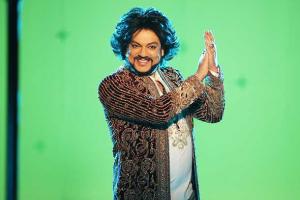 В Сеть попало фото Филиппа Киркорова, выбирающего одежду в магазине уцененных товаров