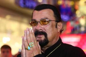 Голливудский актер Стивен Сигал стал гражданином Сербии