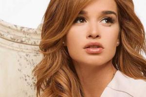 Телеведущая Ксения Бородина поделилась с фанатами первым фото новорожденной дочери