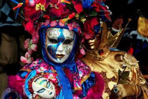 В Италии стартовал легендарный Венецианский карнавал