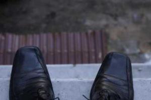 В Мариуполе молодой военнослужащий в алкогольном опьянении вылетел из окна 3 этажа