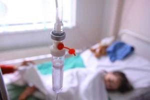 На Донетчине после недели пребывания в коме умерла 2-летняя девочка, жестоко избитая родной матерью