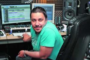 Солисту группы "Фристайл", исполнившему хит "Ах, какая женщина", пришлось покинуть Россию