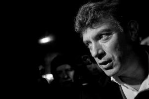 Провокация в Воронеже: участников акции памяти Немцова облили зеленкой и забросали яйцами и мукой