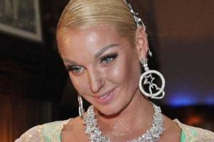 Балерина Анастасия Волочкова вновь порадовала поклонников изумительной растяжкой