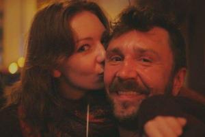 Дочь музыканта Сергея Шнурова вышла замуж за бармена из Питера