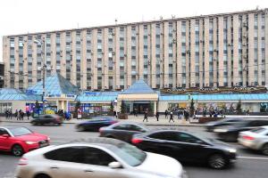 В Москве приступили к сносу торгового центра "Пирамида", постройка которого признана незаконной