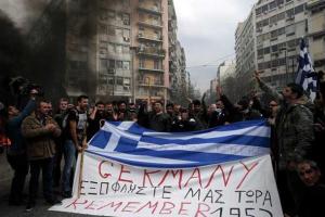 В Афинах перед парламентом пылают костры: фермеры протестуют против пенсионной и налоговой реформы