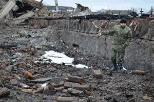 Смертоносные "подснежники": в Сватово на месте сгоревших военных складов обнаружили неразорвавшиеся мины и снаряды