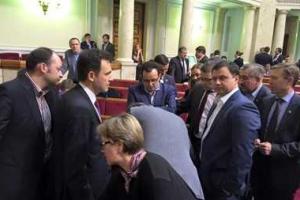 Нардепы собрали 159 подписей под постановлением в поддержку резолюции о недоверии Кабмину и Яценюку