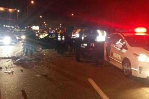 В Киеве пьяный водитель на глазах у полиции влетел в авто во время оформления аварии