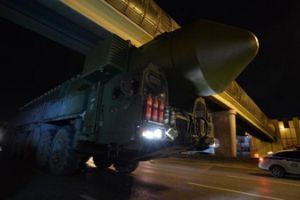 В Москве сотни водителей стали свидетелями марш-броска ракетоносцев "Тополь" и "Ярс"